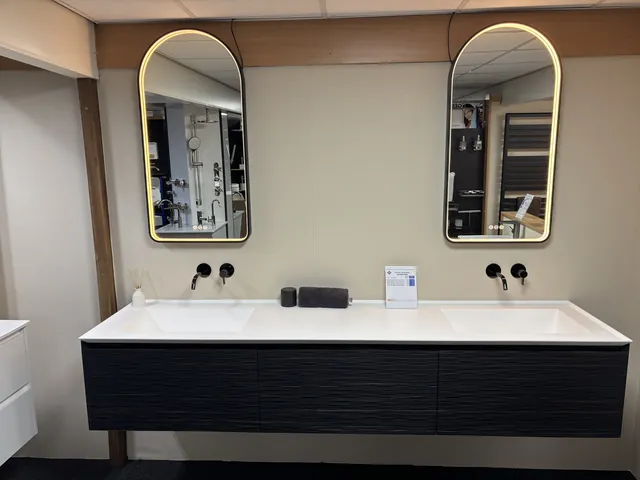 Showroom van Van den Hoek Badkamers & Tegels, foto 10