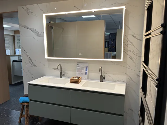 Showroom van Van den Hoek Badkamers & Tegels, foto 11