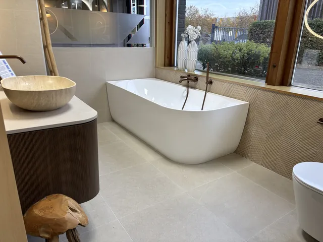 Showroom van Van den Hoek Badkamers & Tegels, foto 3