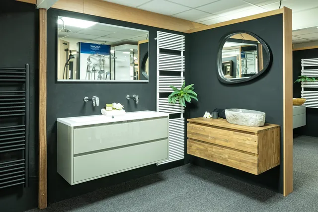 Showroom van Van den Hoek Badkamers & Tegels, foto 6